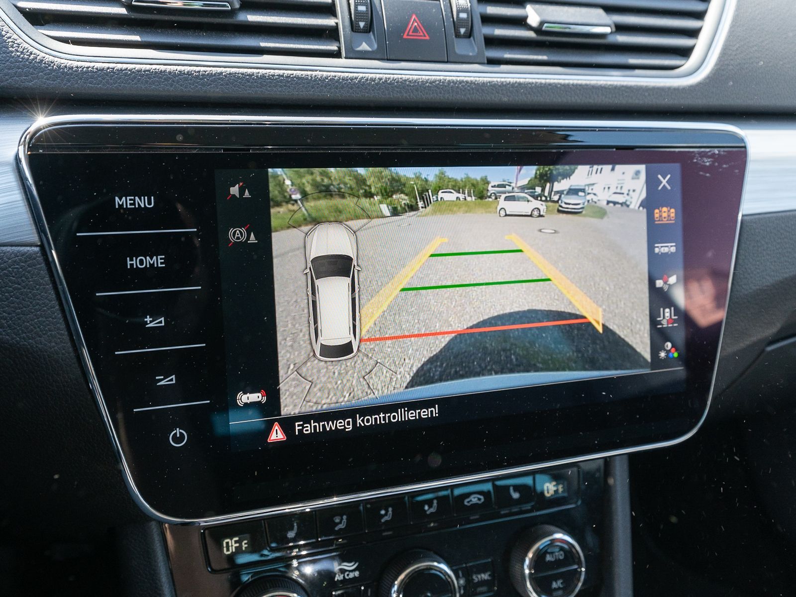 Fahrzeugabbildung SKODA Superb Combi Ambition 2,0TDI DSG LED NAVI VC AHK