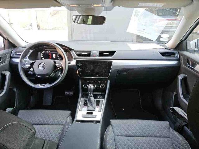 Fahrzeugabbildung SKODA Superb Combi Ambition 2,0TDI DSG LED NAVI VC AHK
