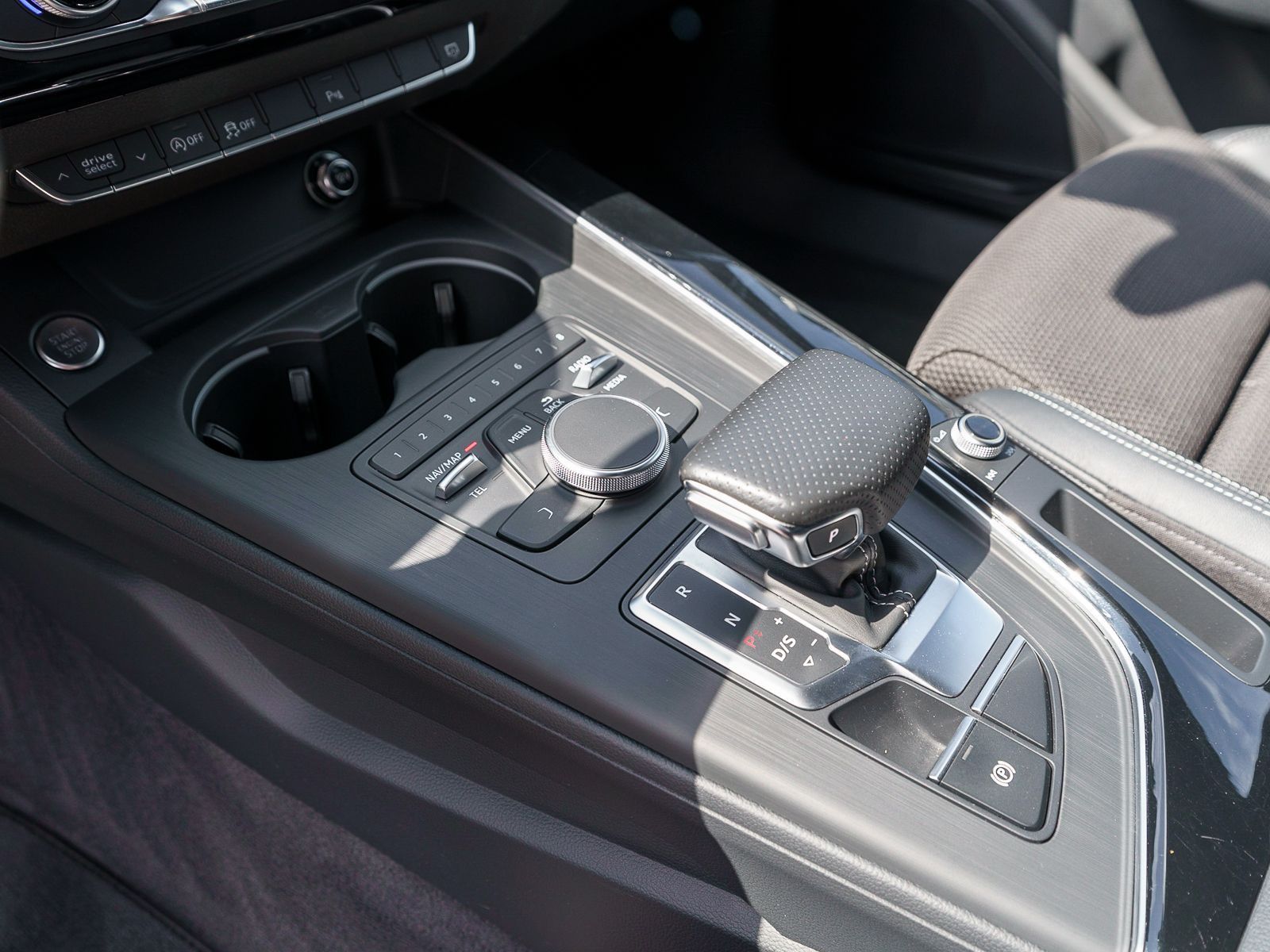 Fahrzeugabbildung Audi A4 Avant S line 2.0TDI quattro Stronic LED Navi