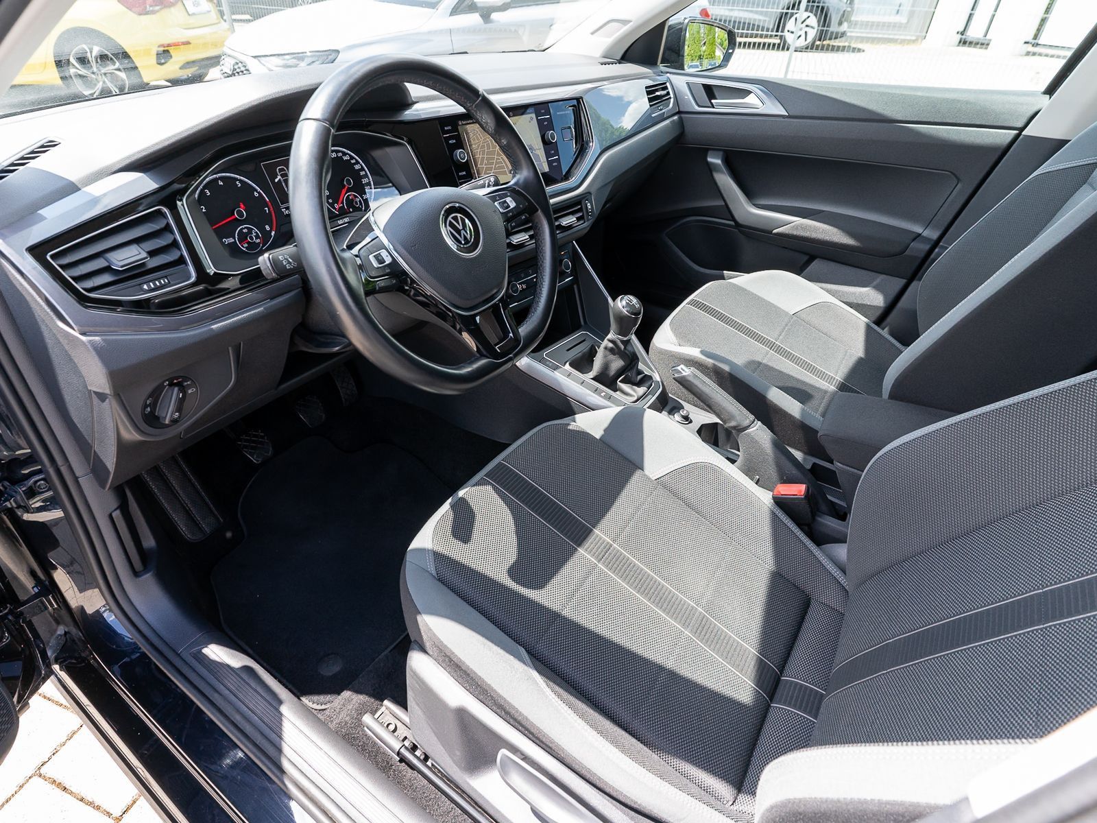 Fahrzeugabbildung Volkswagen Polo Highline 1.0TSI 5-Gang LED Navi ACC PDC SHZ
