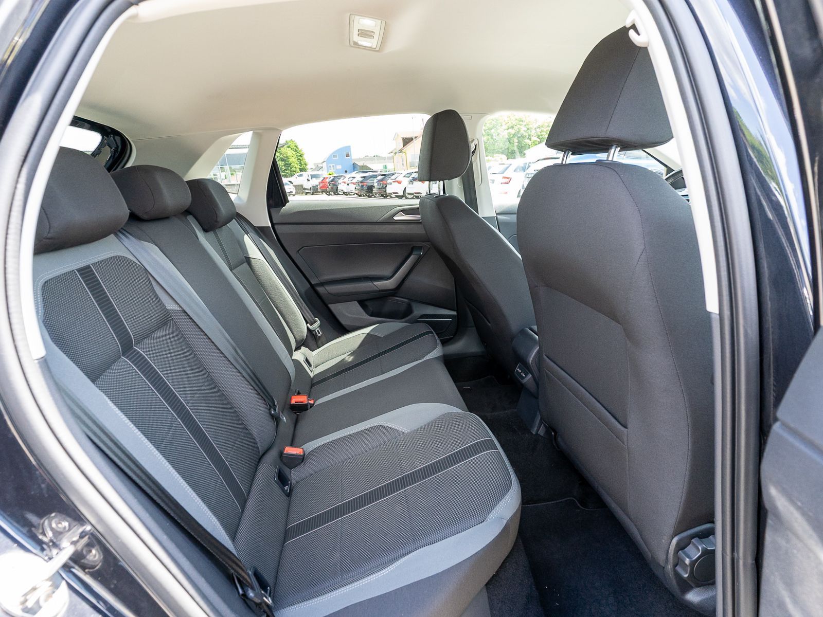 Fahrzeugabbildung Volkswagen Polo Highline 1.0TSI 5-Gang LED Navi ACC PDC SHZ