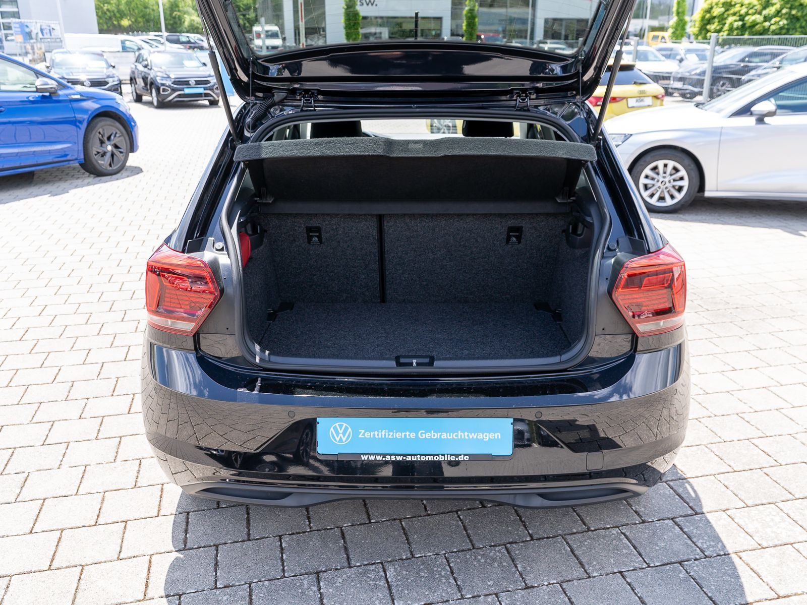 Fahrzeugabbildung Volkswagen Polo Highline 1.0TSI 5-Gang LED Navi ACC PDC SHZ