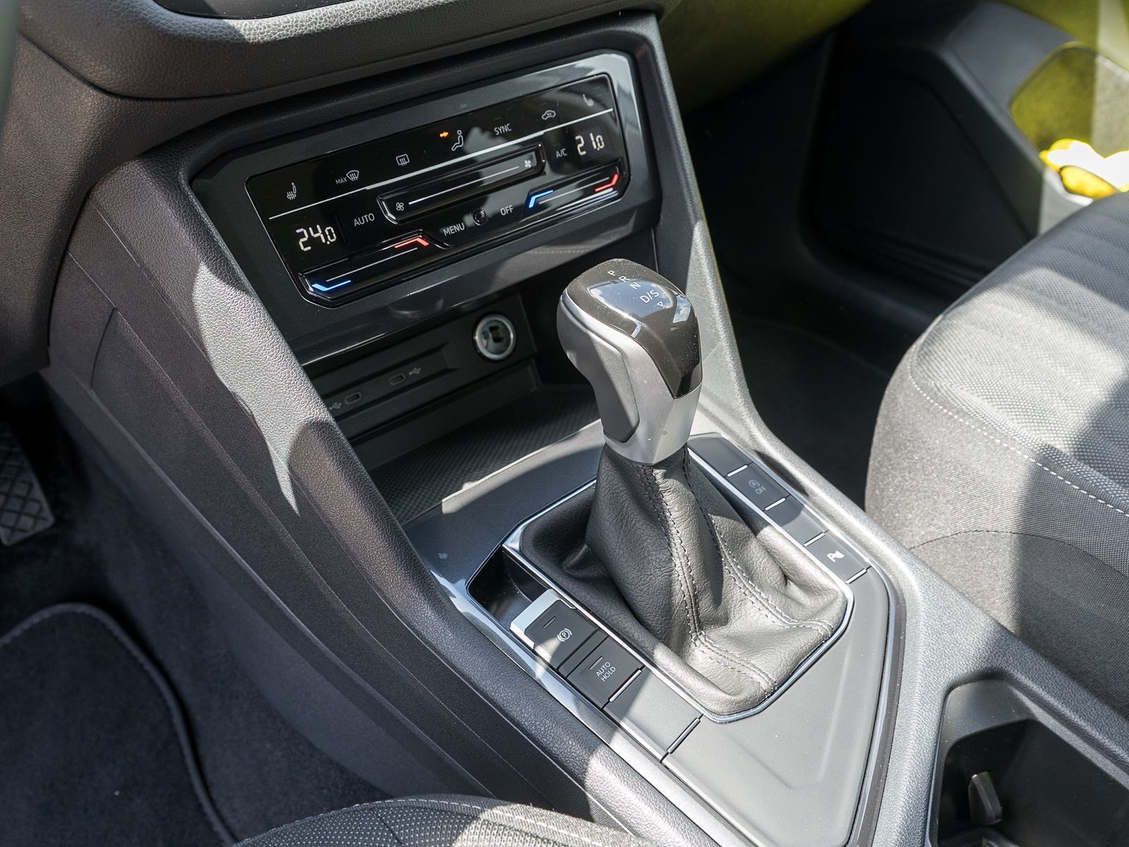 Fahrzeugabbildung Volkswagen Tiguan Allspace Life 1.5TSI DSG LED Navi AHK 7-S