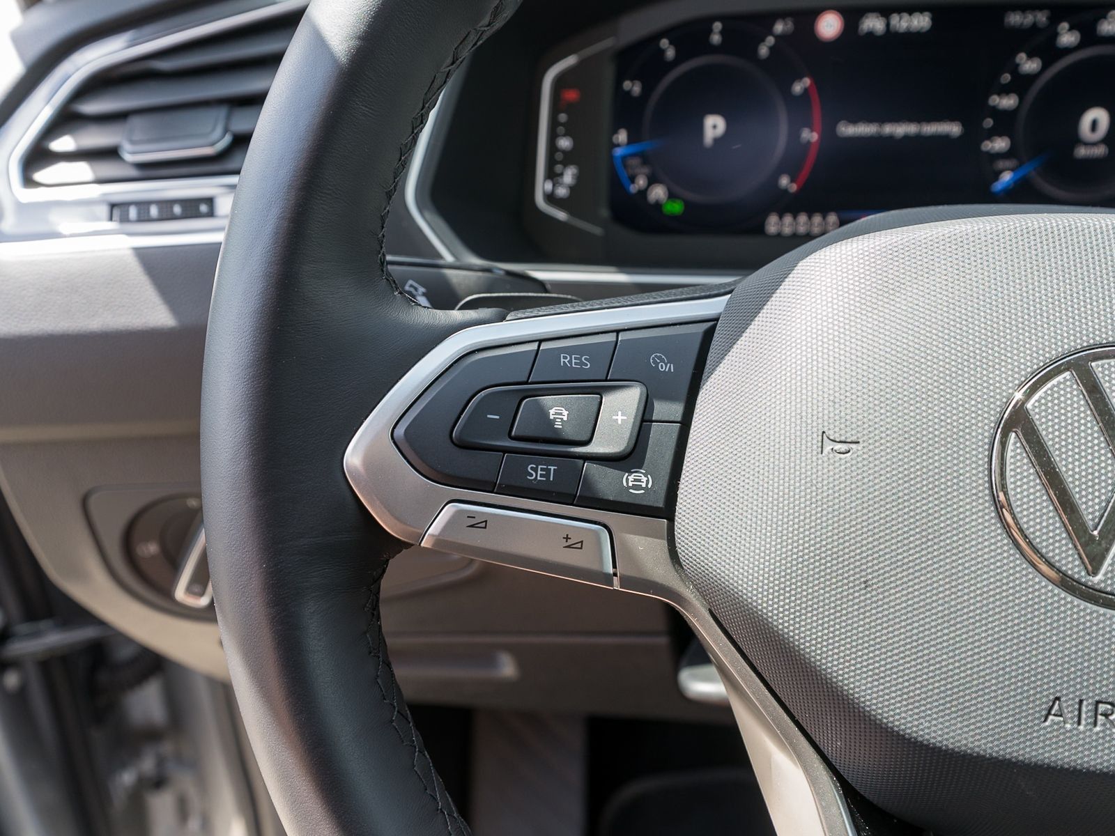 Fahrzeugabbildung Volkswagen Tiguan Allspace Life 1.5TSI DSG LED Navi AHK 7-S