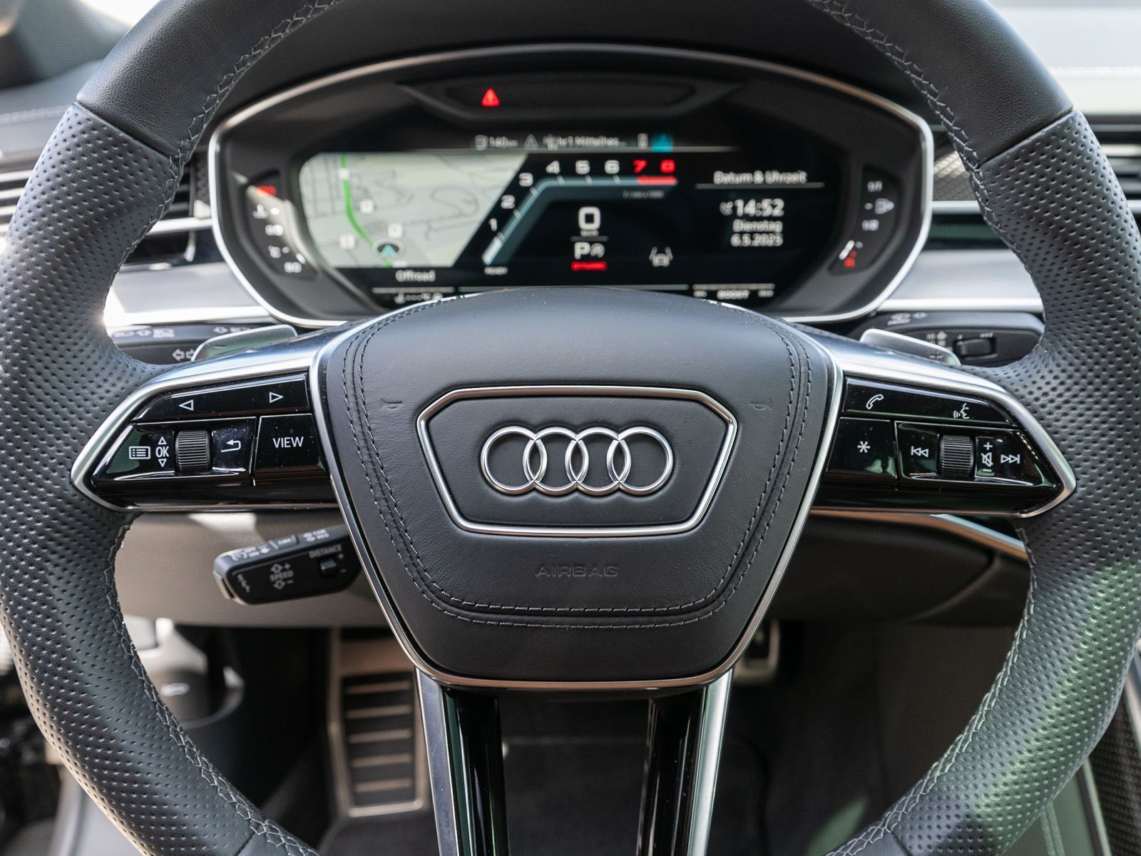 Fahrzeugabbildung Audi S8 4.0 TFSI quattr Navi Matrix StandHz Pano 360°