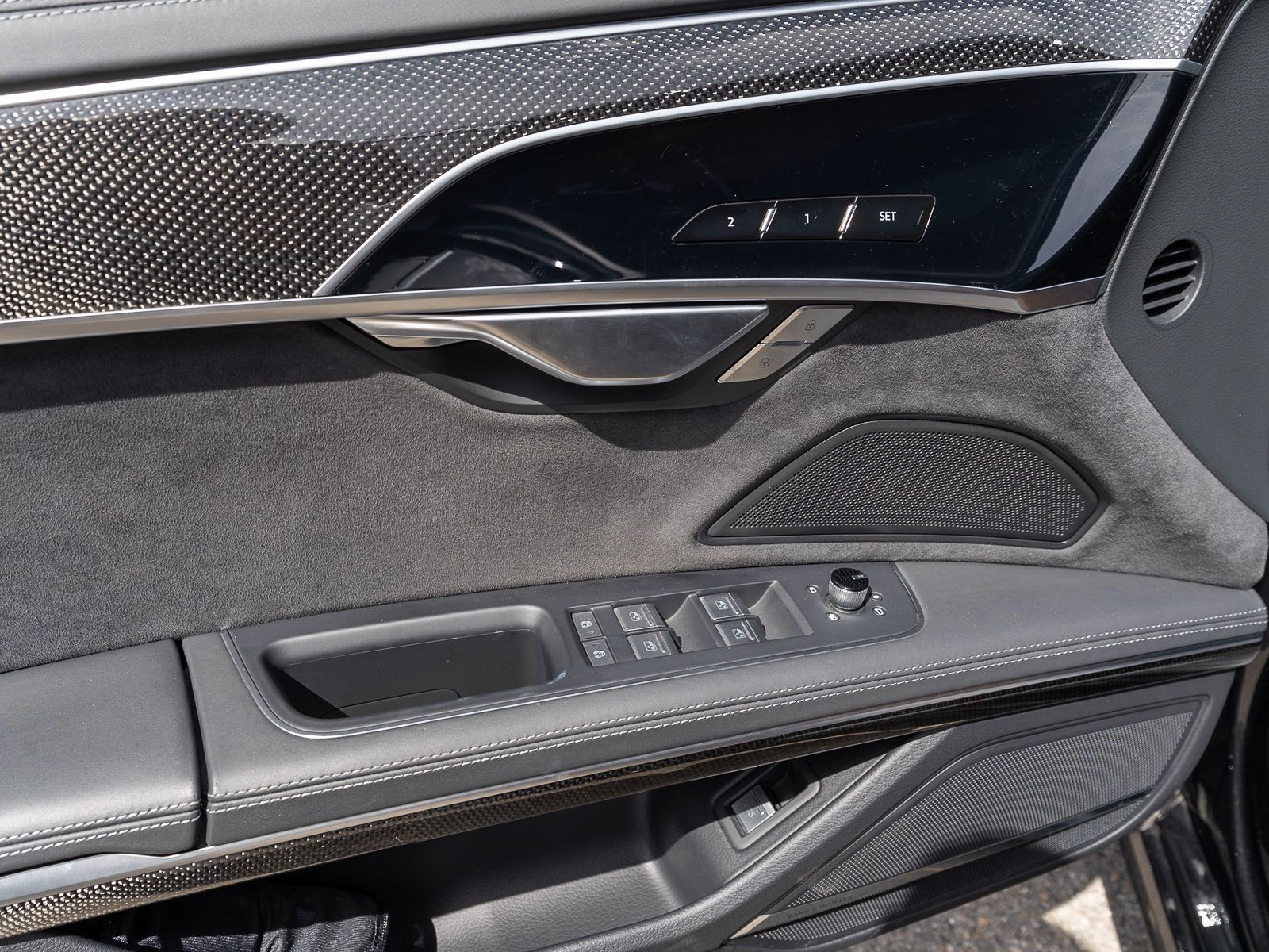 Fahrzeugabbildung Audi S8 4.0 TFSI quattr Navi Matrix StandHz Pano 360°