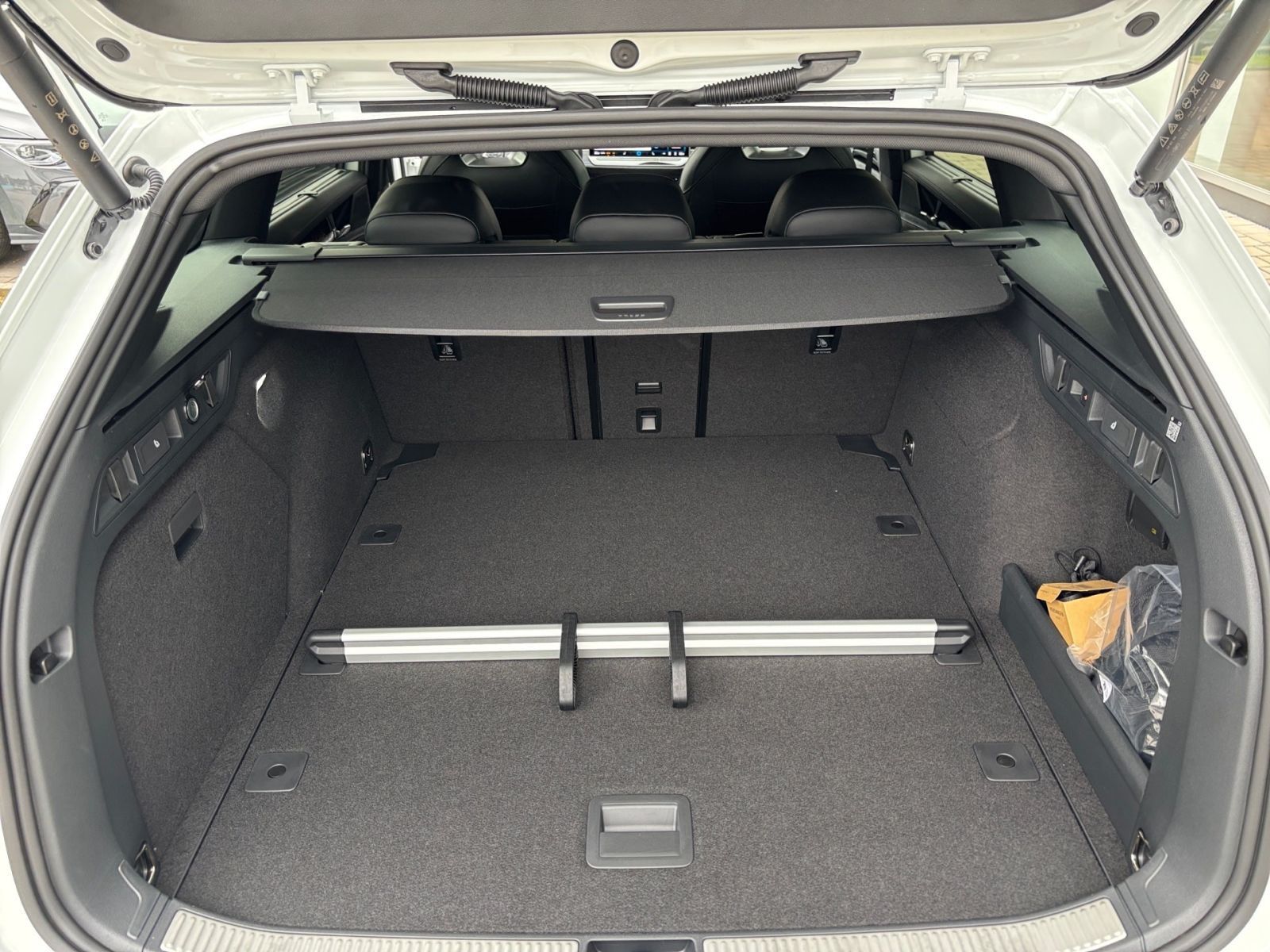 Fahrzeugabbildung Volkswagen Passat R-Line 2,0 l TDI 150 PS DSG