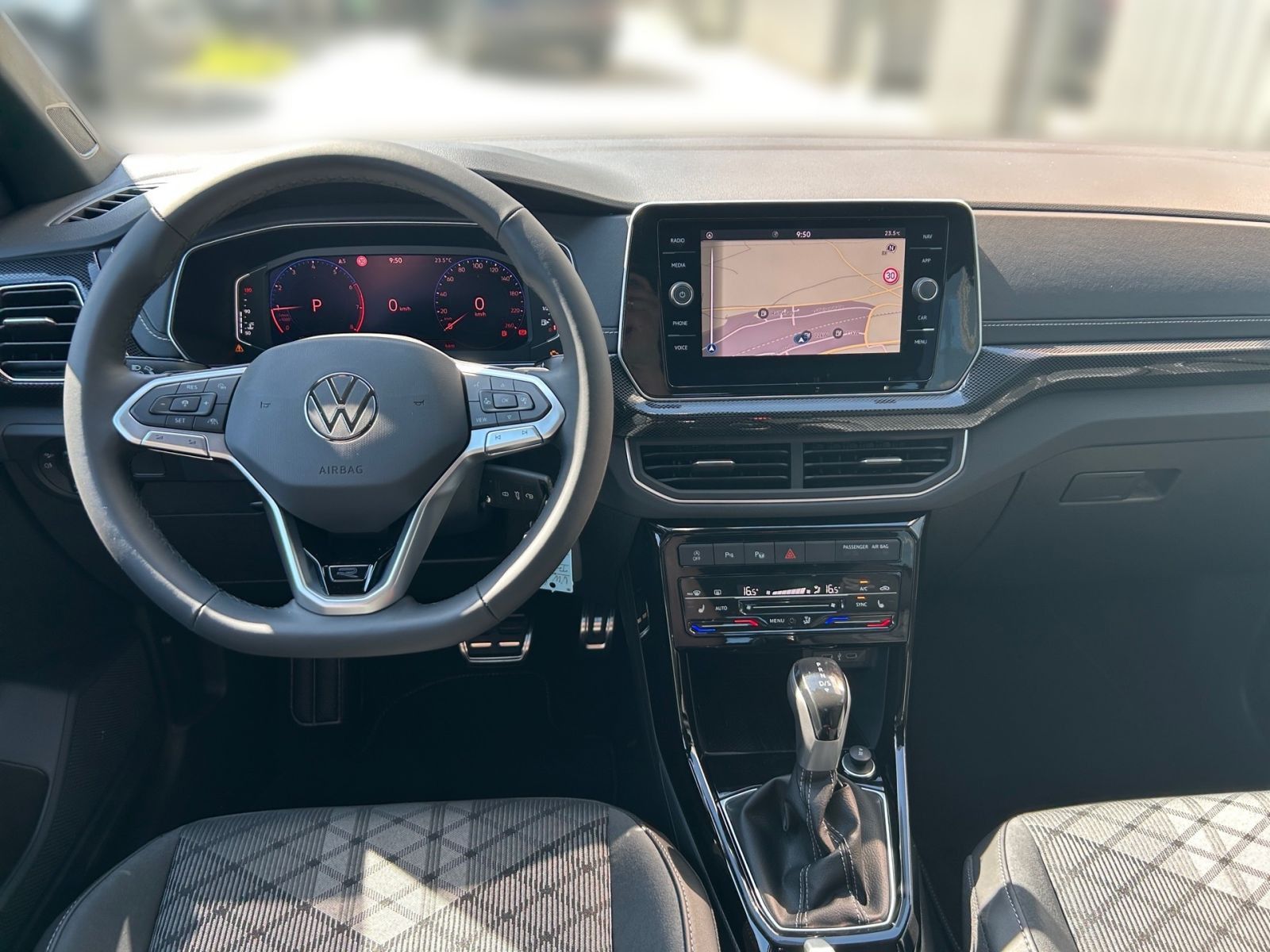 Fahrzeugabbildung Volkswagen T-Cross R-Line 1.0 l TSI 116 PS DSG NAVi AHK Kam