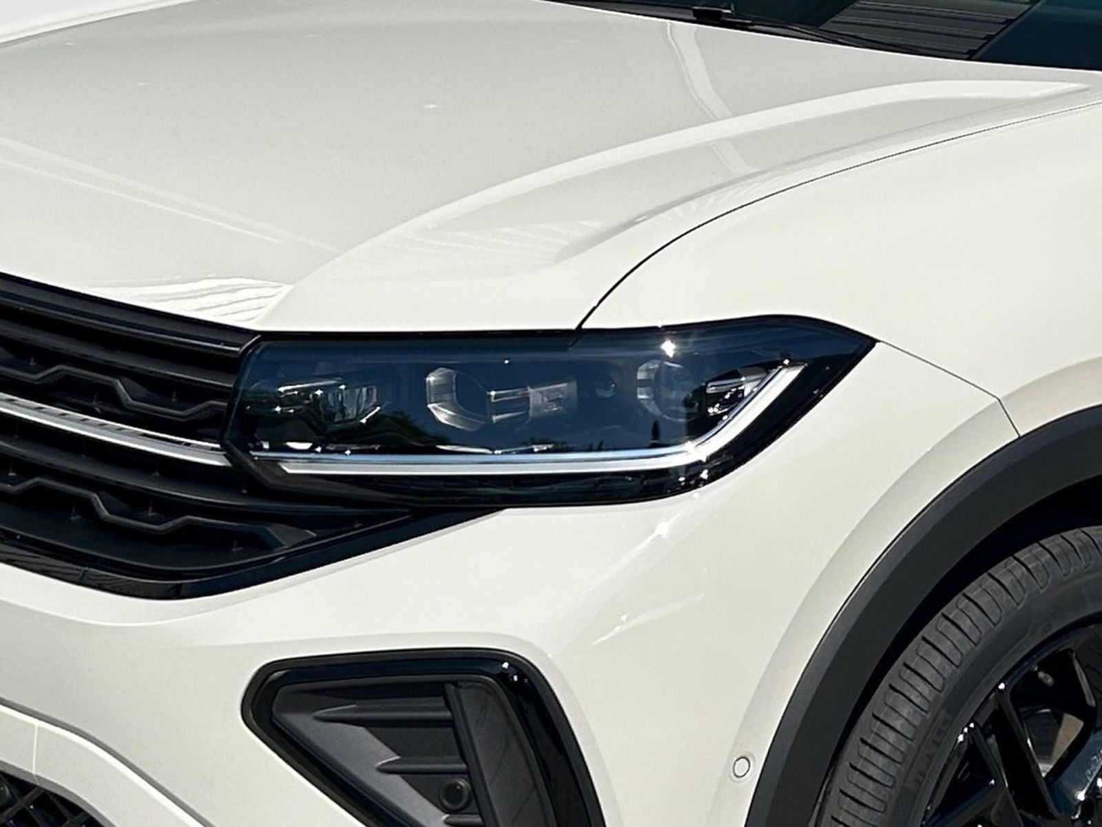 Fahrzeugabbildung Volkswagen T-Cross R-Line 1.0 l TSI 116 PS DSG NAVi AHK Kam