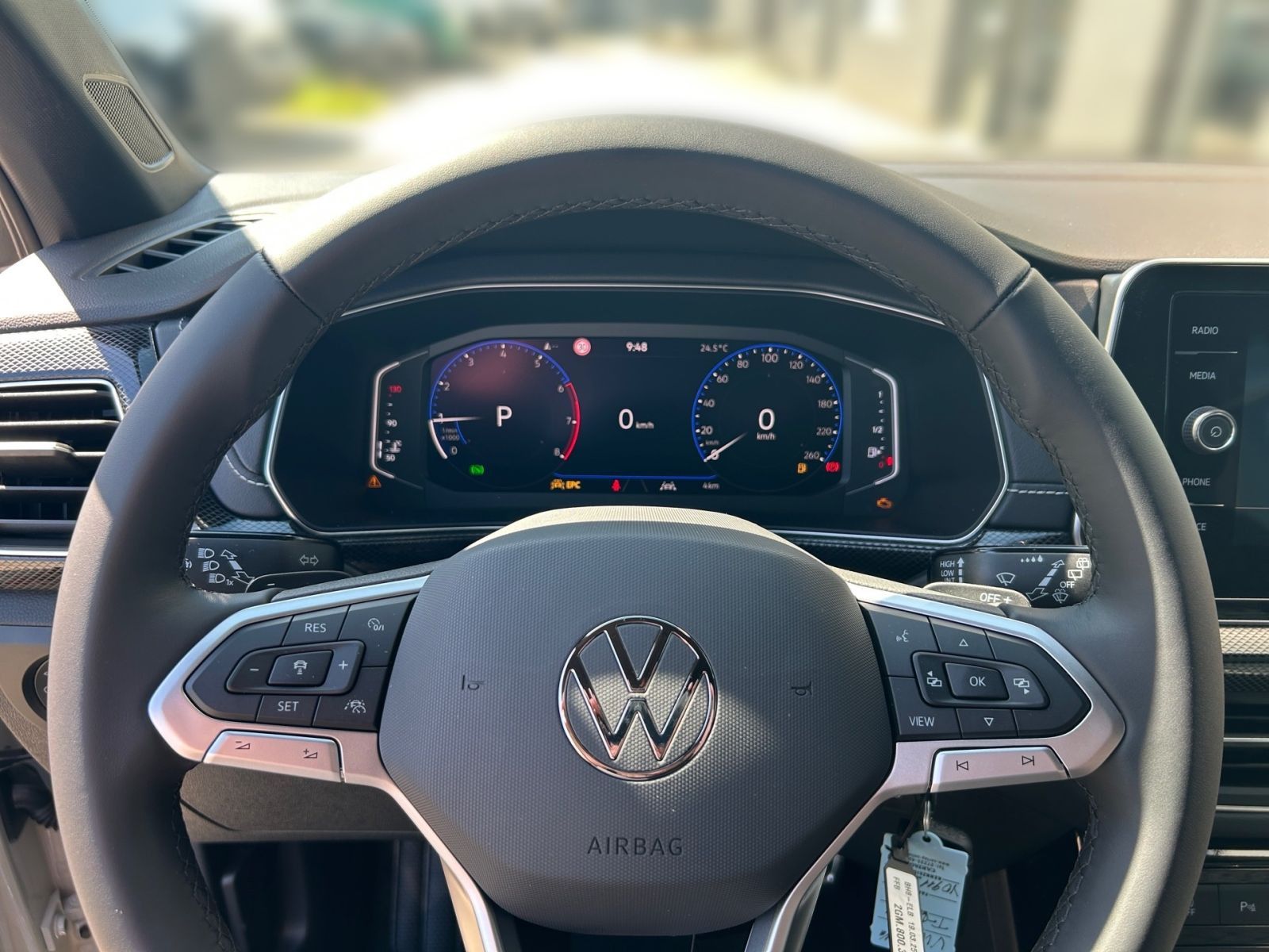 Fahrzeugabbildung Volkswagen T-Cross R-Line 1.0 l TSI 116 PS DSG NAVi AHK Kam