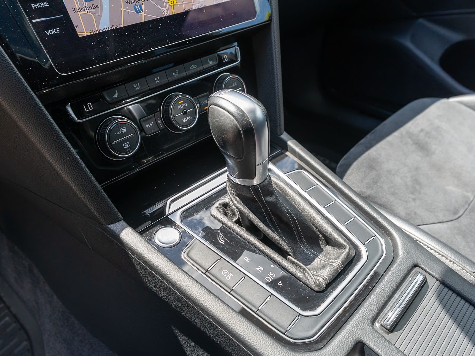 Fahrzeugabbildung Volkswagen Arteon R-Line 2.0 TSI DSG LED NAVI SHZ ACC PANO