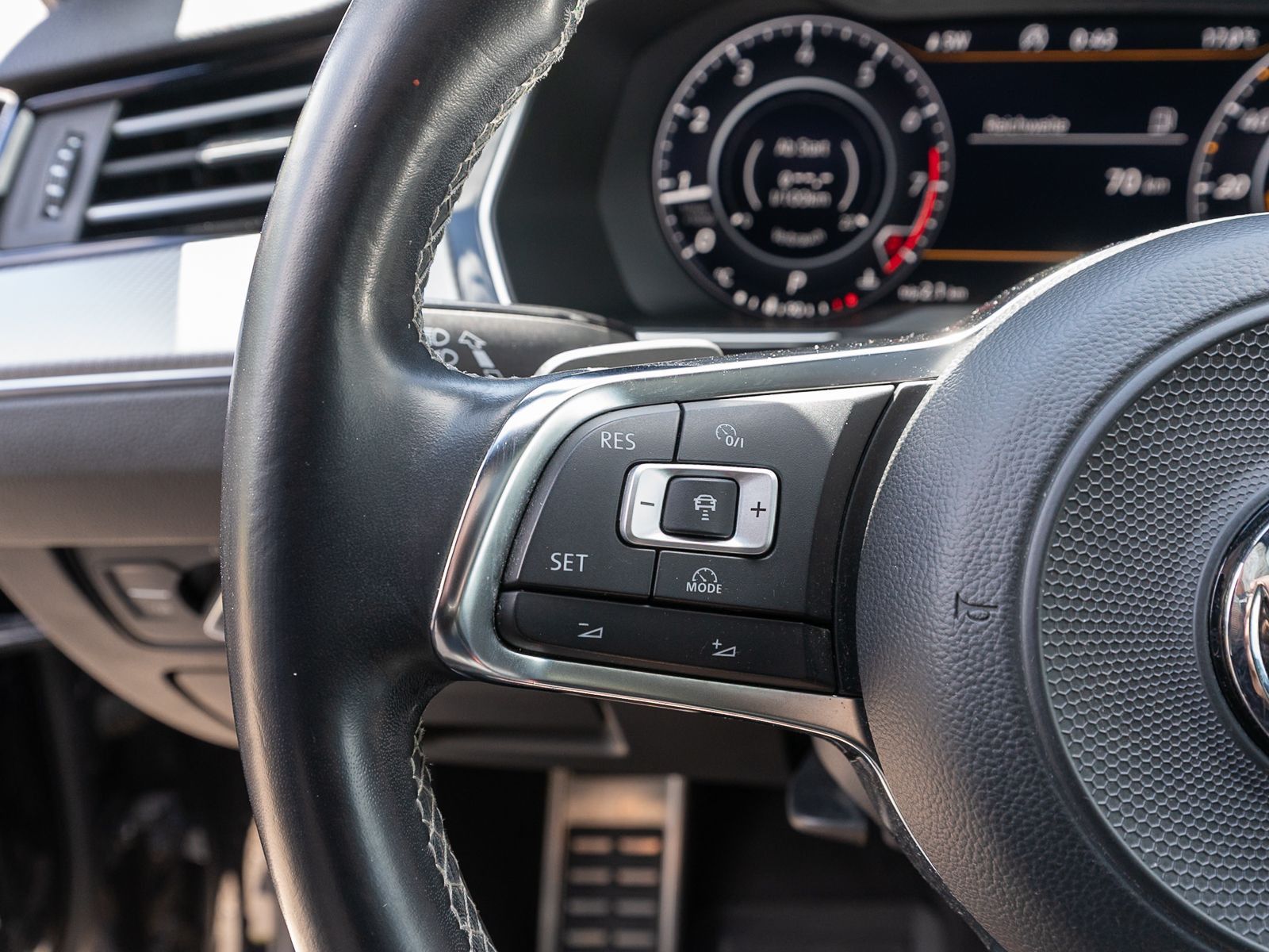 Fahrzeugabbildung Volkswagen Arteon R-Line 2.0 TSI DSG LED NAVI SHZ ACC PANO