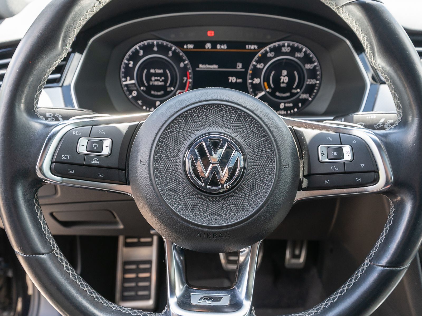 Fahrzeugabbildung Volkswagen Arteon R-Line 2.0 TSI DSG LED NAVI SHZ ACC PANO
