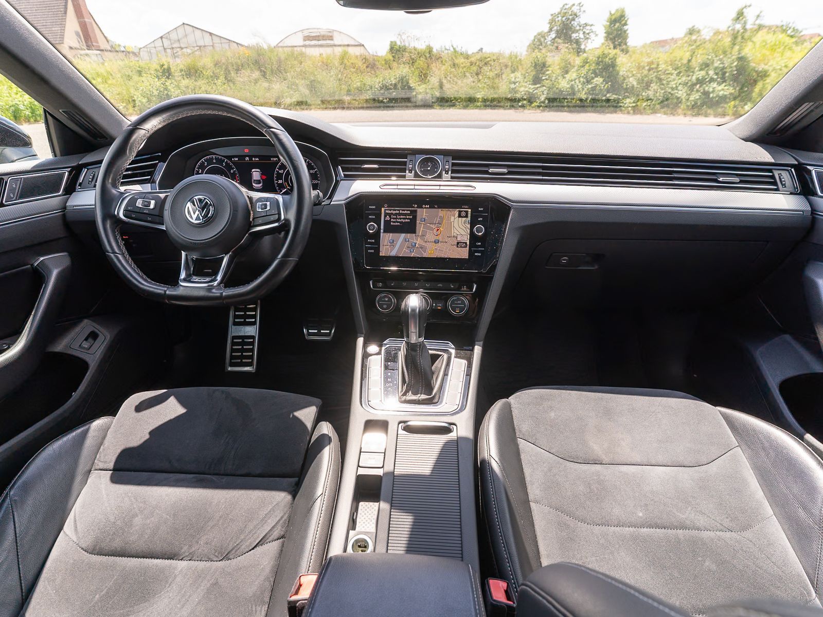 Fahrzeugabbildung Volkswagen Arteon R-Line 2.0 TSI DSG LED NAVI SHZ ACC PANO