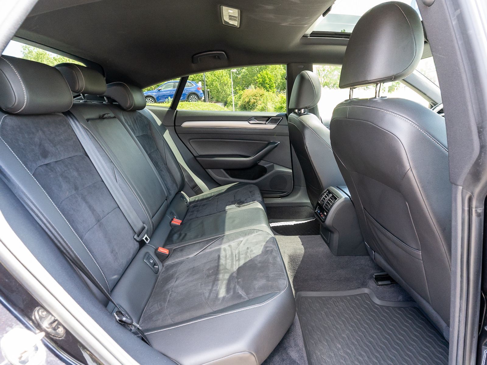 Fahrzeugabbildung Volkswagen Arteon R-Line 2.0 TSI DSG LED NAVI SHZ ACC PANO