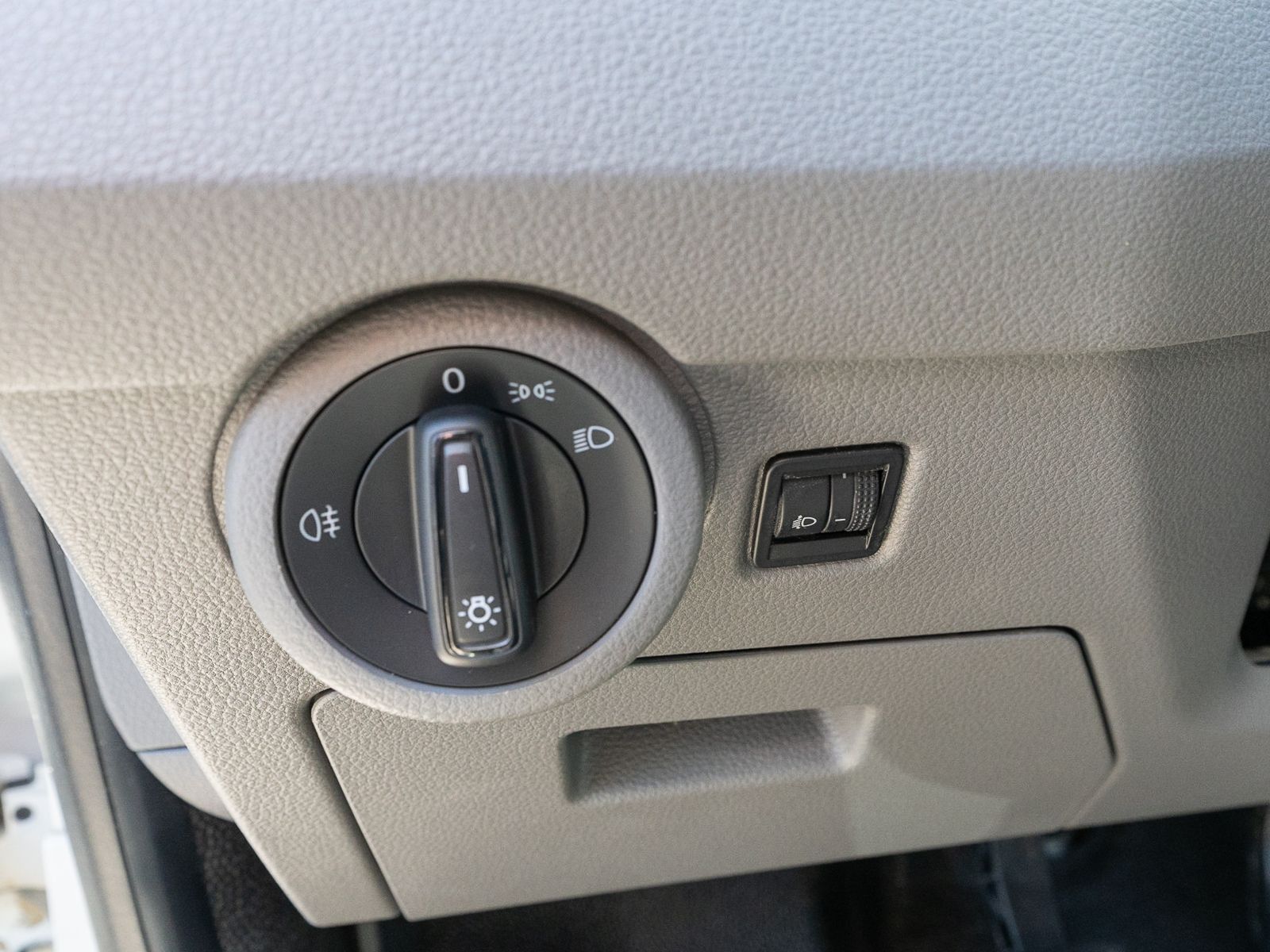 Fahrzeugabbildung Volkswagen T6.1 Transporter Kasten 2.0TDI Nav PDC AHK Klima