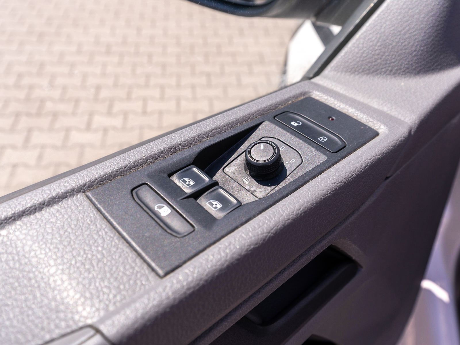 Fahrzeugabbildung Volkswagen T6.1 Transporter Kasten 2.0TDI Nav PDC AHK Klima