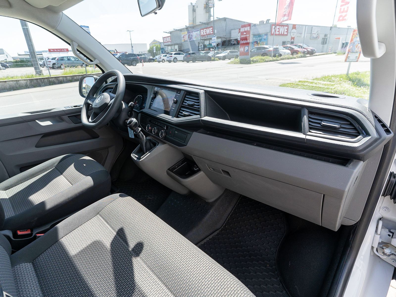 Fahrzeugabbildung Volkswagen T6.1 Transporter Kasten 2.0TDI Nav PDC AHK Klima