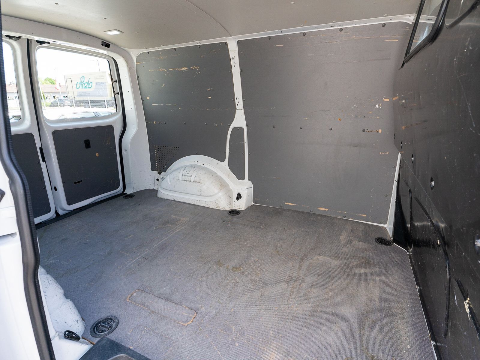 Fahrzeugabbildung Volkswagen T6.1 Transporter Kasten 2.0TDI Nav PDC AHK Klima