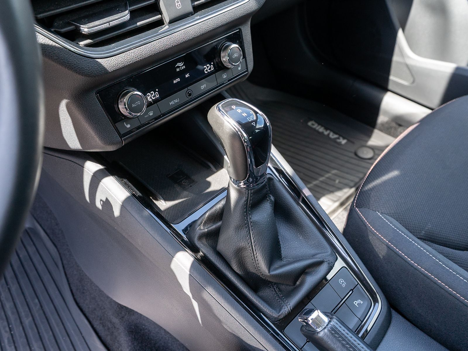 Fahrzeugabbildung SKODA Kamiq Scoutline 1,5 TSI DSG LED NAVI RFK PDC SHZ