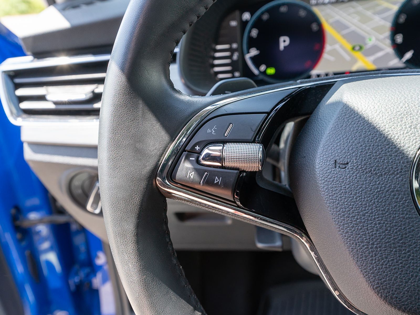 Fahrzeugabbildung SKODA Kamiq Scoutline 1,5 TSI DSG LED NAVI RFK PDC SHZ