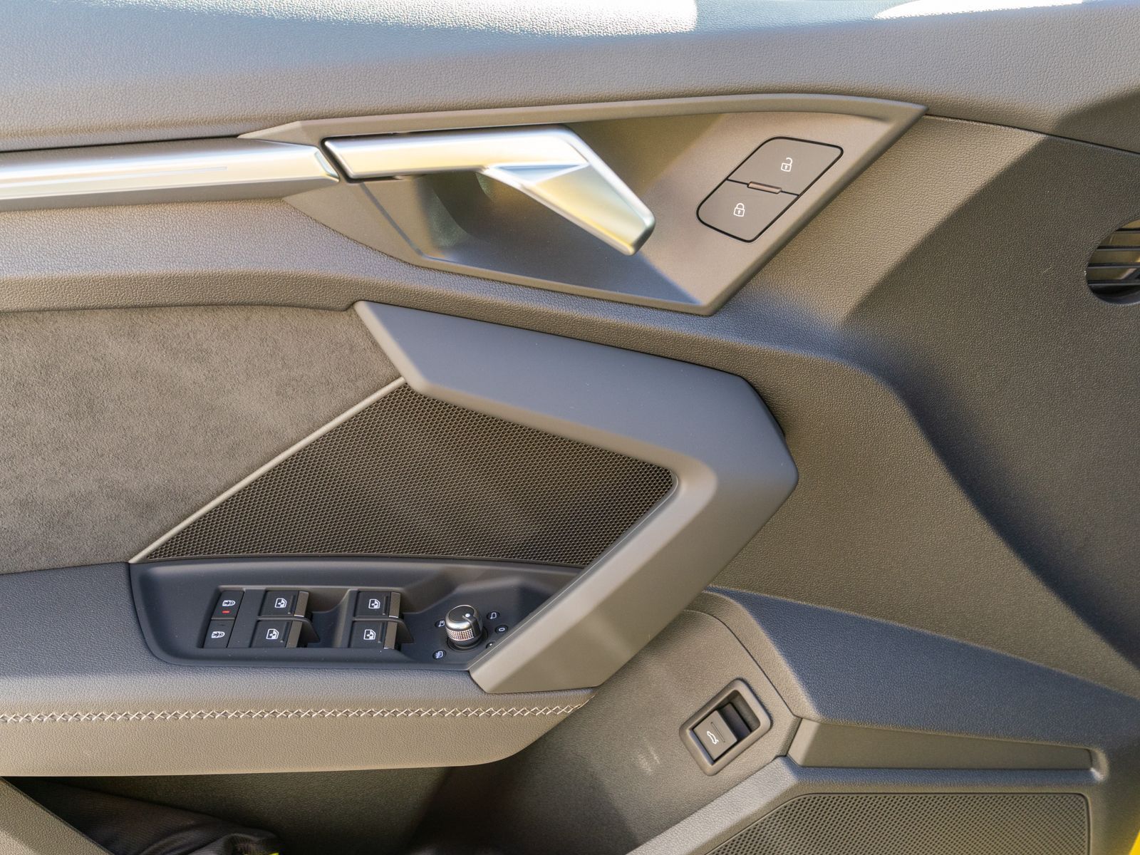 Fahrzeugabbildung Audi S3 Sportback 2.0 TFSI quattro NAVI LED GRA SHZ