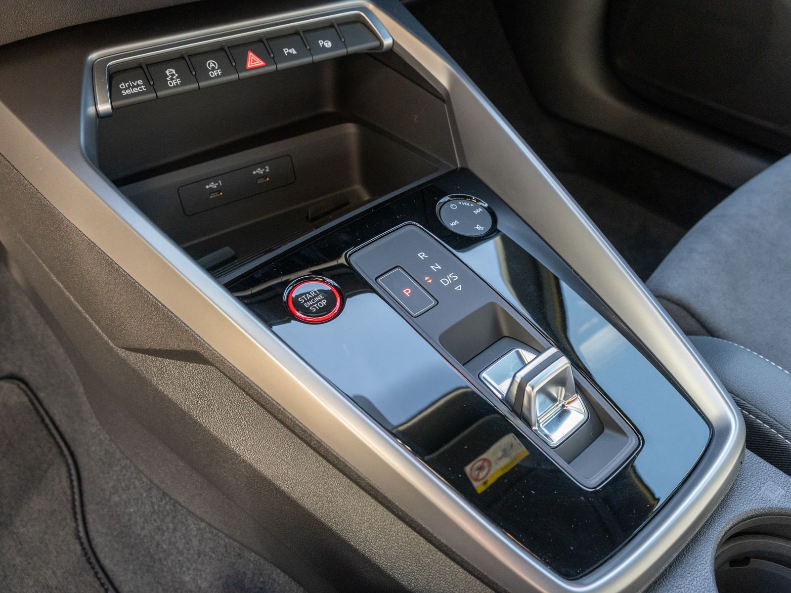 Fahrzeugabbildung Audi S3 Sportback 2.0 TFSI quattro NAVI LED GRA SHZ