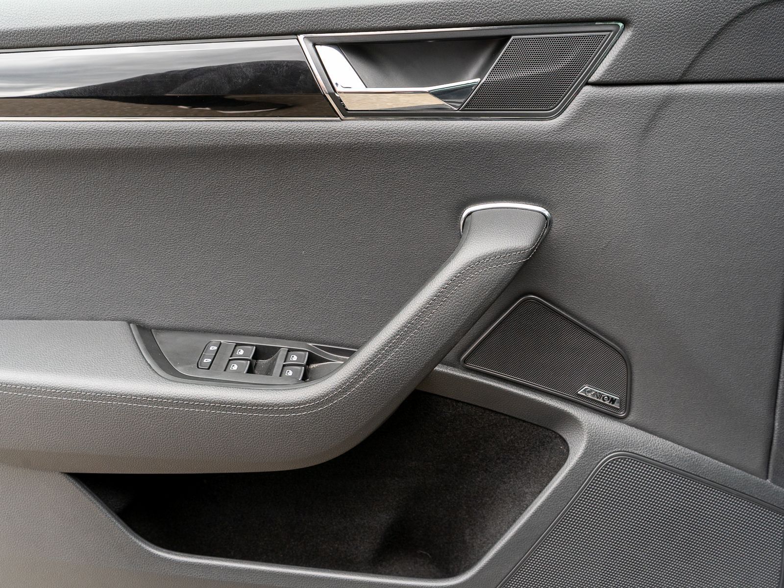 Fahrzeugabbildung SKODA Superb iV Combi L&K 1.4 Hybrid LED NAVI AHK RFK