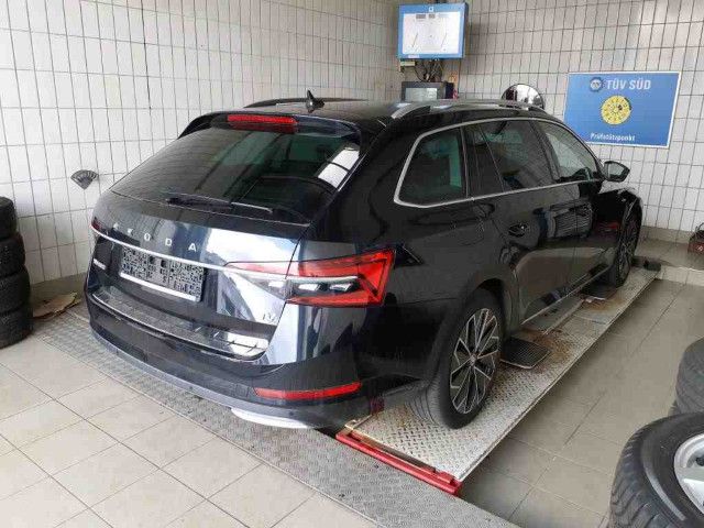 Fahrzeugabbildung SKODA Superb iV Combi L&K 1.4 Hybrid LED NAVI AHK RFK