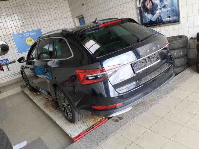 Fahrzeugabbildung SKODA Superb iV Combi L&K 1.4 Hybrid LED NAVI AHK RFK