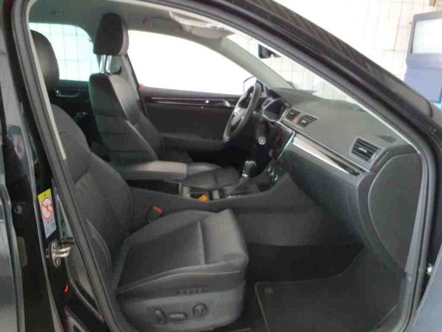 Fahrzeugabbildung SKODA Superb iV Combi L&K 1.4 Hybrid LED NAVI AHK RFK