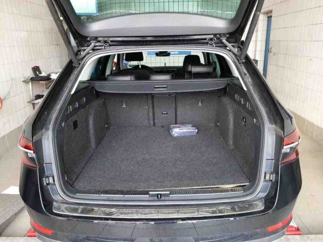 Fahrzeugabbildung SKODA Superb iV Combi L&K 1.4 Hybrid LED NAVI AHK RFK