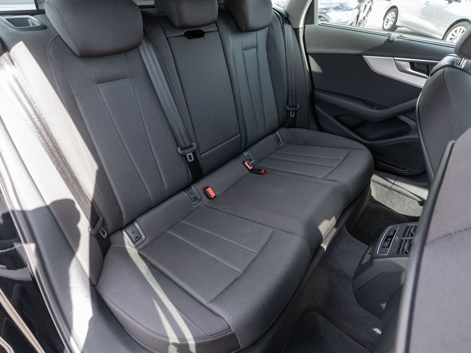 Fahrzeugabbildung Audi A4 Avant 40TDI advanced quattro NAVI MATRIX 360°