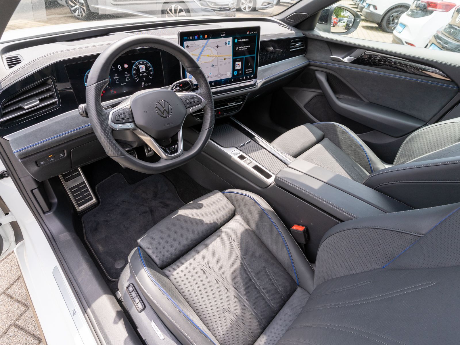 Fahrzeugabbildung Volkswagen Passat Variant R-Line 2.0TDI 4M DSG PANO HUD AHK