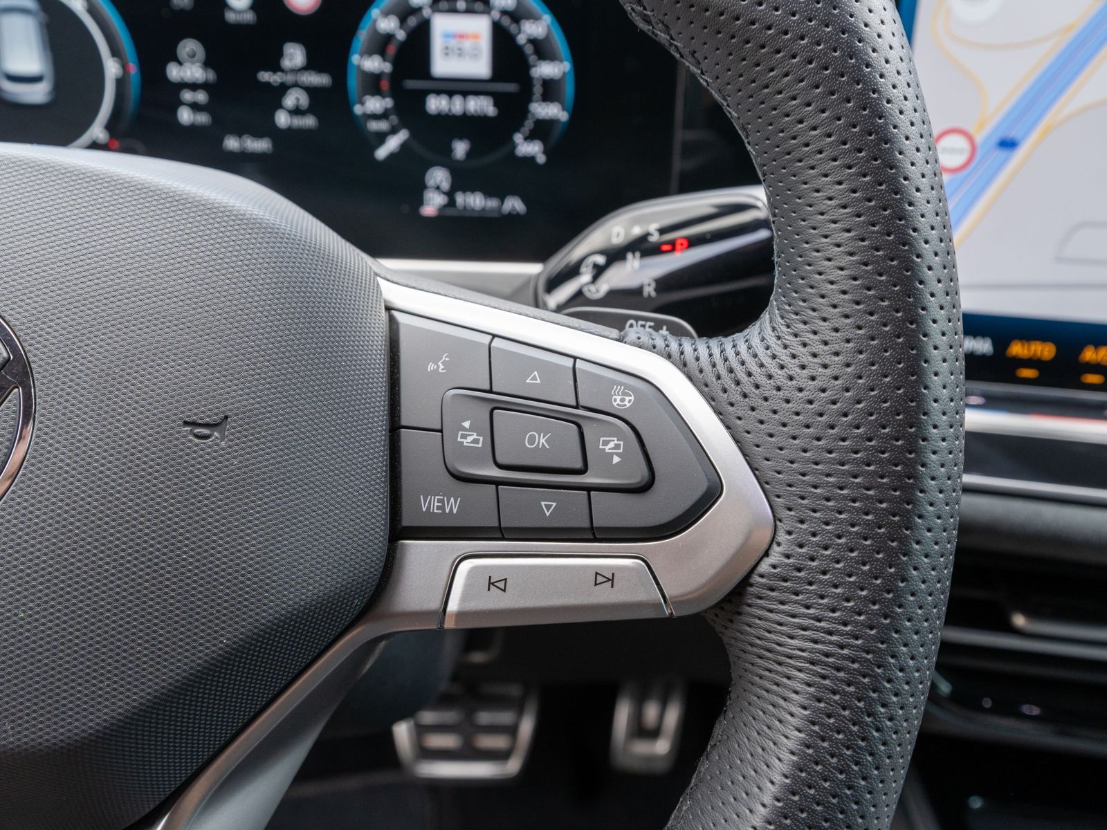 Fahrzeugabbildung Volkswagen Passat Variant R-Line 2.0TDI 4M DSG PANO HUD AHK