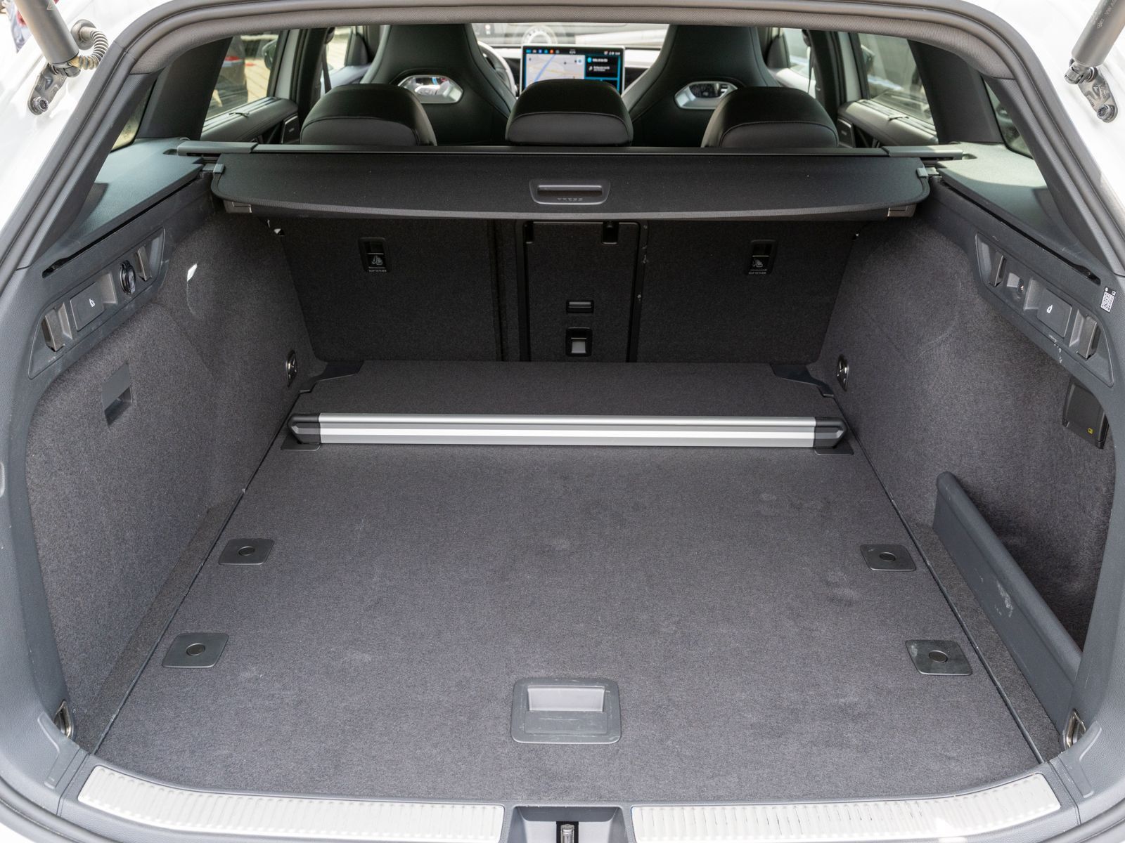 Fahrzeugabbildung Volkswagen Passat Variant R-Line 2.0TDI 4M DSG PANO HUD AHK
