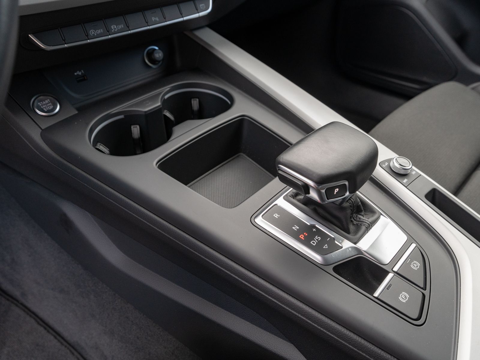 Fahrzeugabbildung Audi A4 Avant 35 TDI Stronic LED Navi RFK Stdhzg AHK