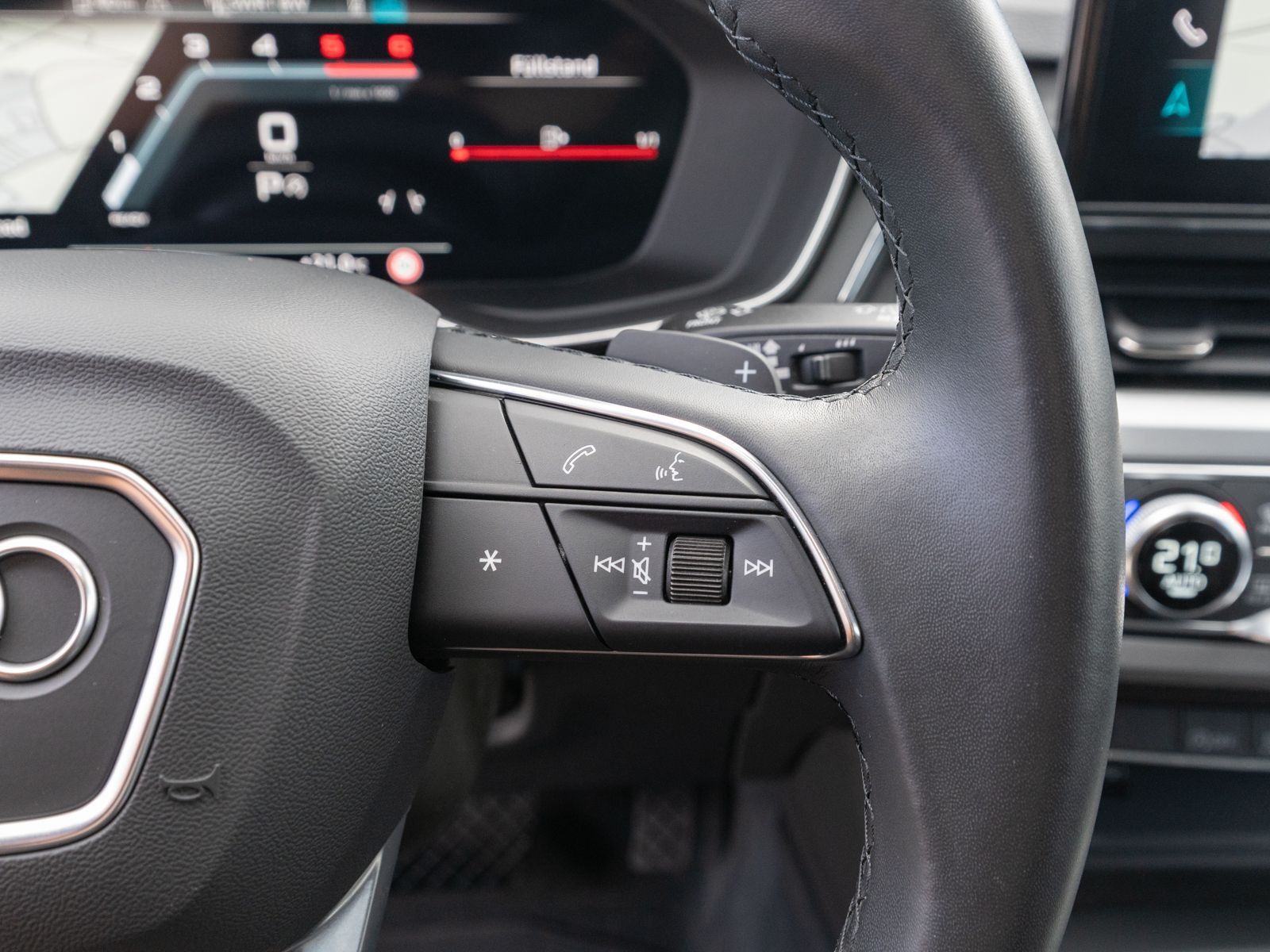 Fahrzeugabbildung Audi A4 Avant 35 TDI Stronic LED Navi RFK Stdhzg AHK