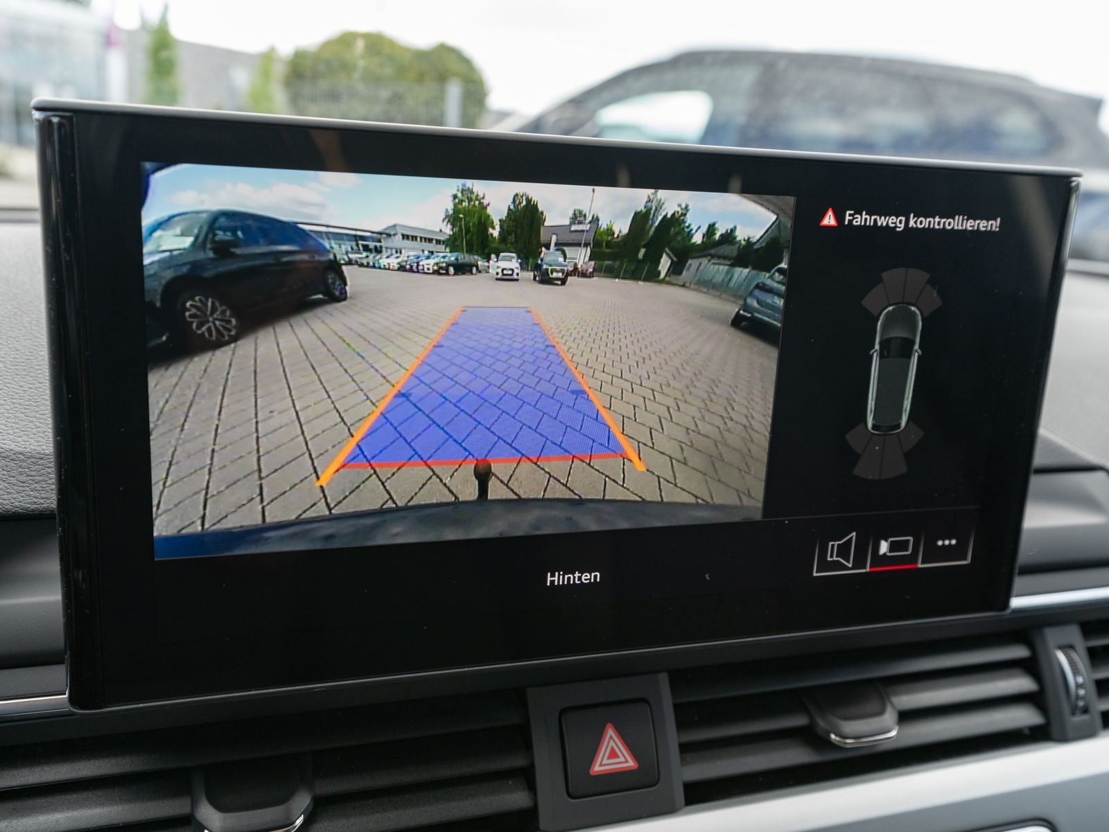 Fahrzeugabbildung Audi A4 Avant 35 TDI Stronic LED Navi RFK Stdhzg AHK