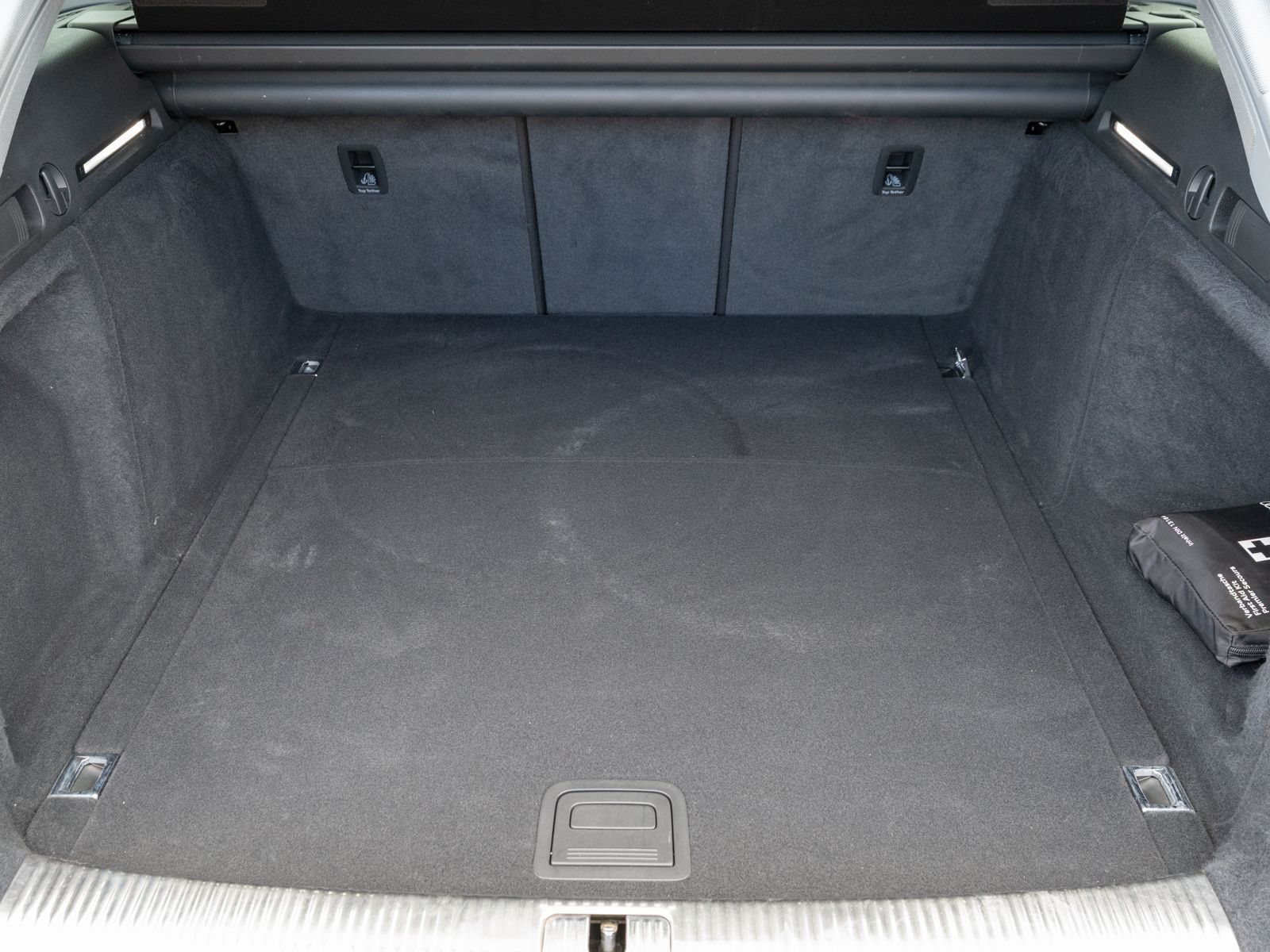 Fahrzeugabbildung Audi A4 Avant 35 TDI Stronic LED Navi RFK Stdhzg AHK