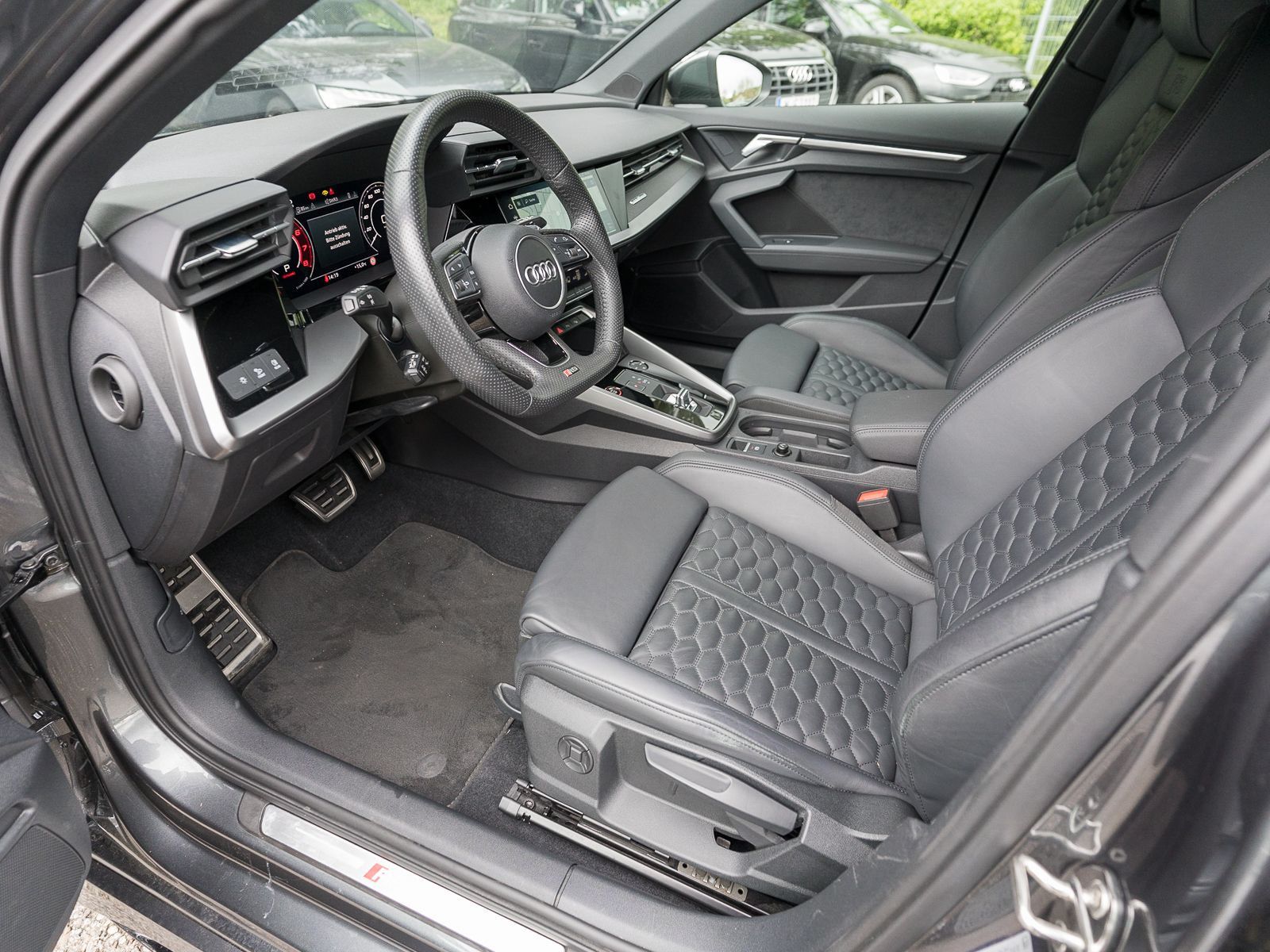 Fahrzeugabbildung Audi RS3 Sportback 2.5TFSI quattro Stron LEDER RS-AGA