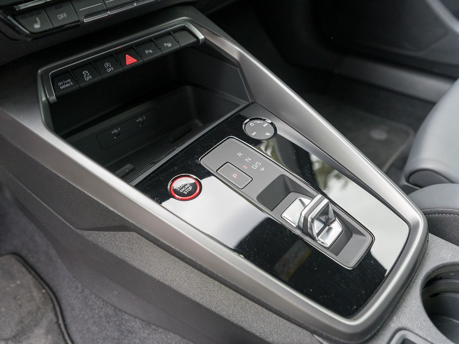 Fahrzeugabbildung Audi RS3 Sportback 2.5TFSI quattro Stron LEDER RS-AGA