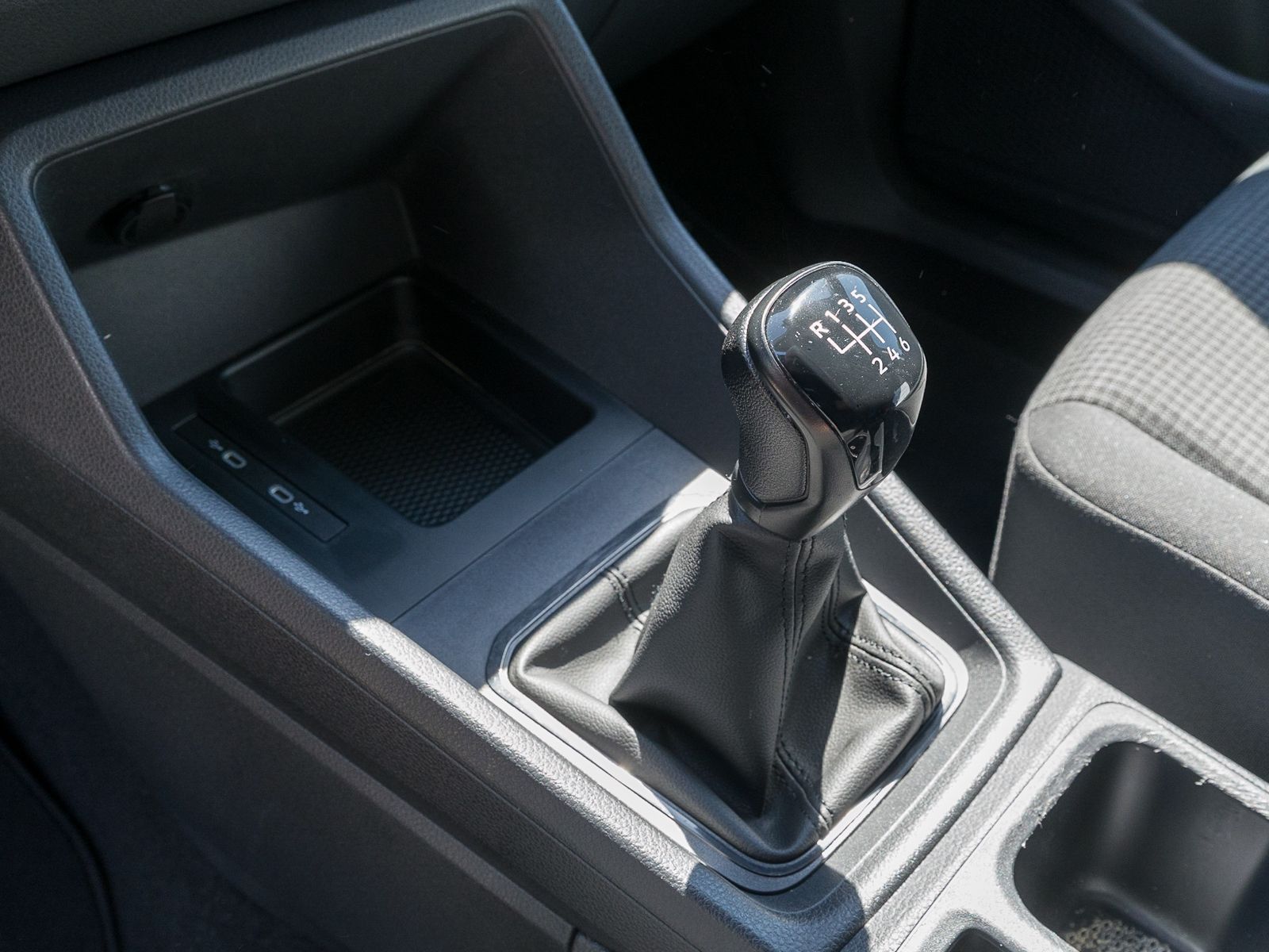 Fahrzeugabbildung Volkswagen Caddy Cargo Maxi 2.0 TDI NAVI SHZ PDC DAB+