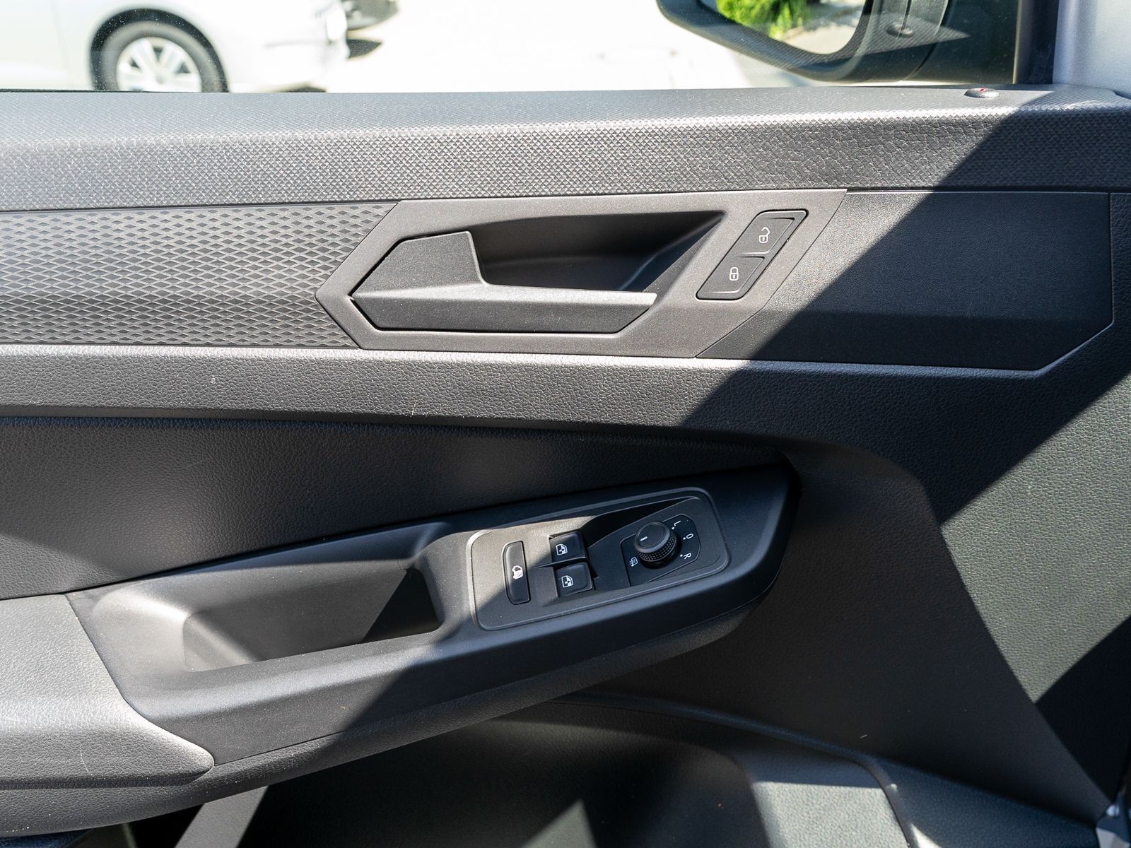 Fahrzeugabbildung Volkswagen Caddy Cargo Maxi 2.0 TDI NAVI SHZ PDC DAB+