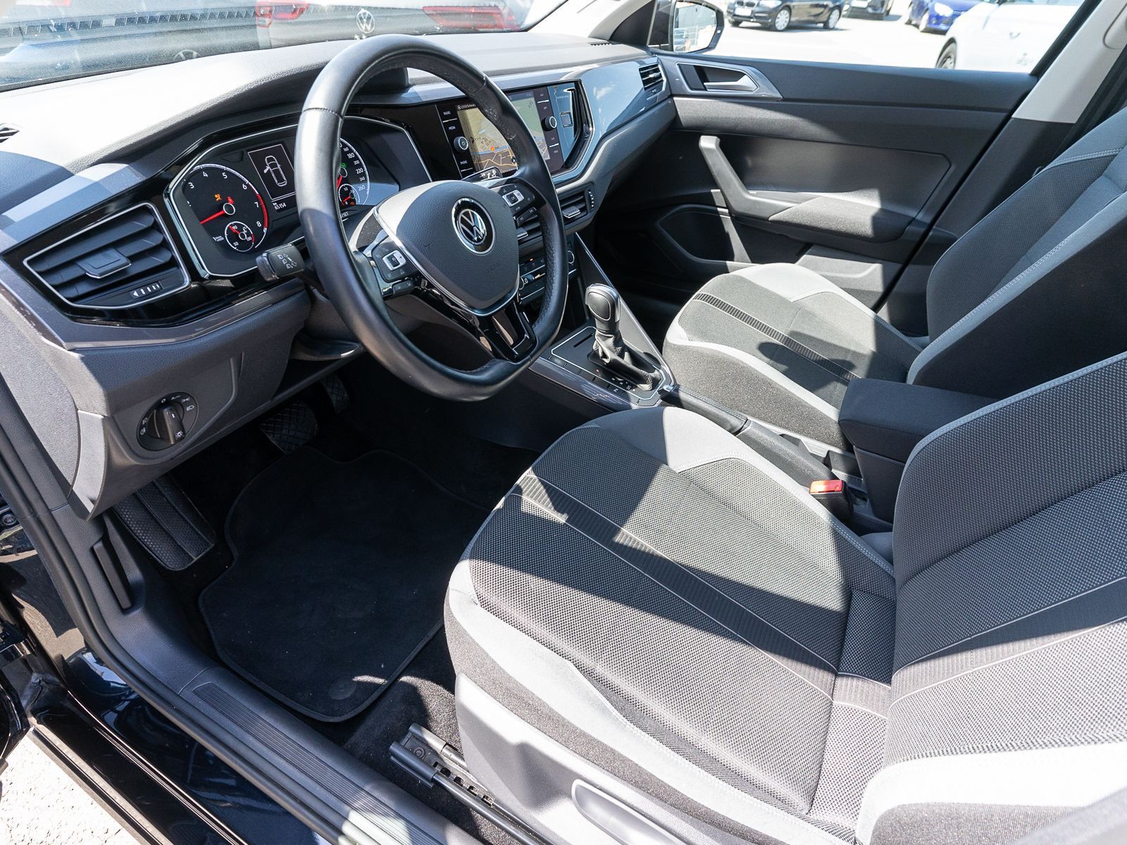 Fahrzeugabbildung Volkswagen Polo Highline 1,0 TSI DSG LED NAVI ACC PDC SHZ