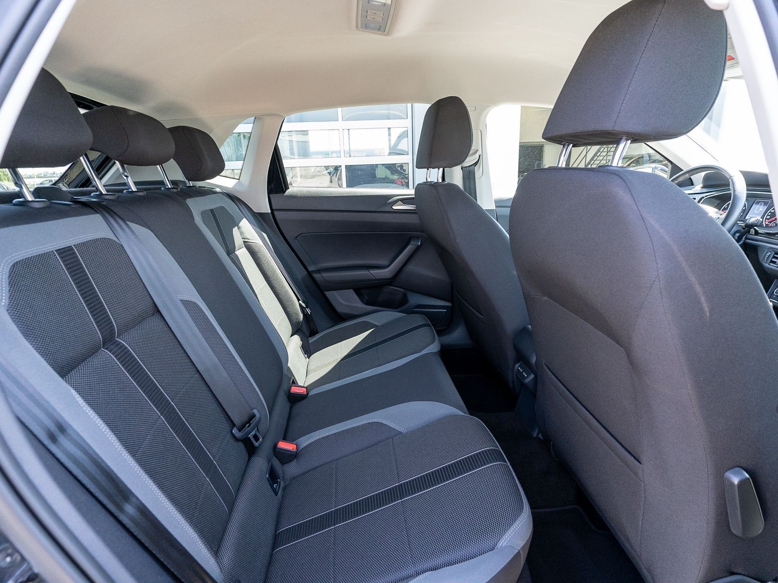 Fahrzeugabbildung Volkswagen Polo Highline 1,0 TSI DSG LED NAVI ACC PDC SHZ