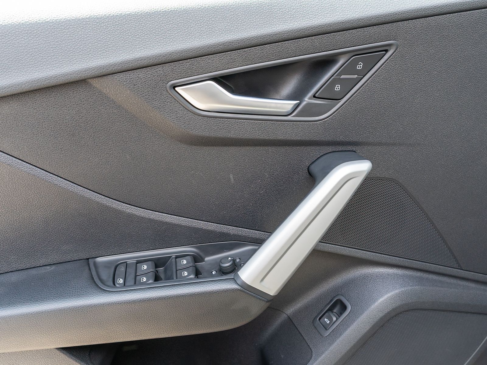 Fahrzeugabbildung Audi Q2 35TFSI Stronic Navi LED RFK PDC SHZ
