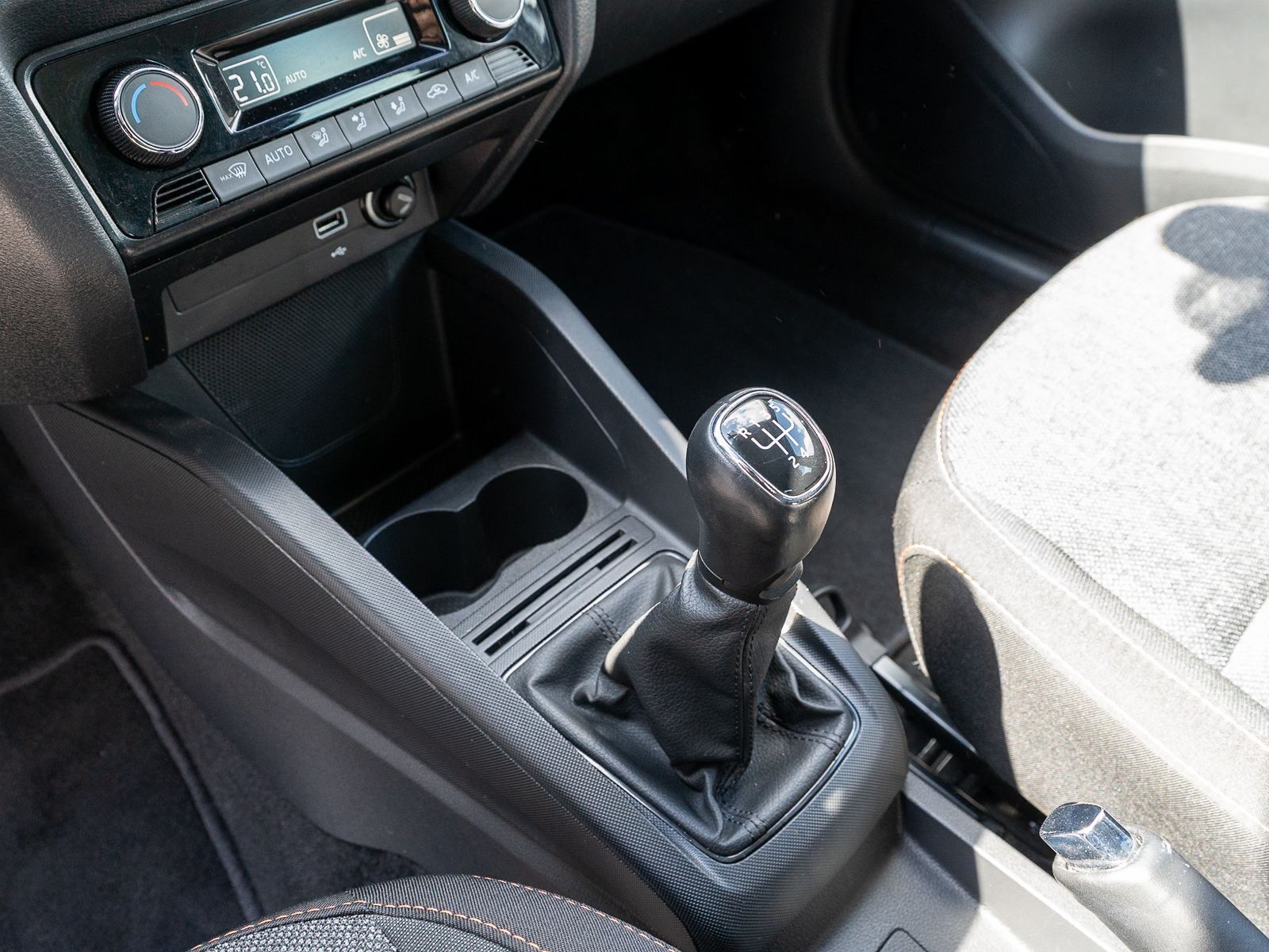 Fahrzeugabbildung SKODA Fabia Combi Clever Best Of 1.0 TSI LED NAVI ACC