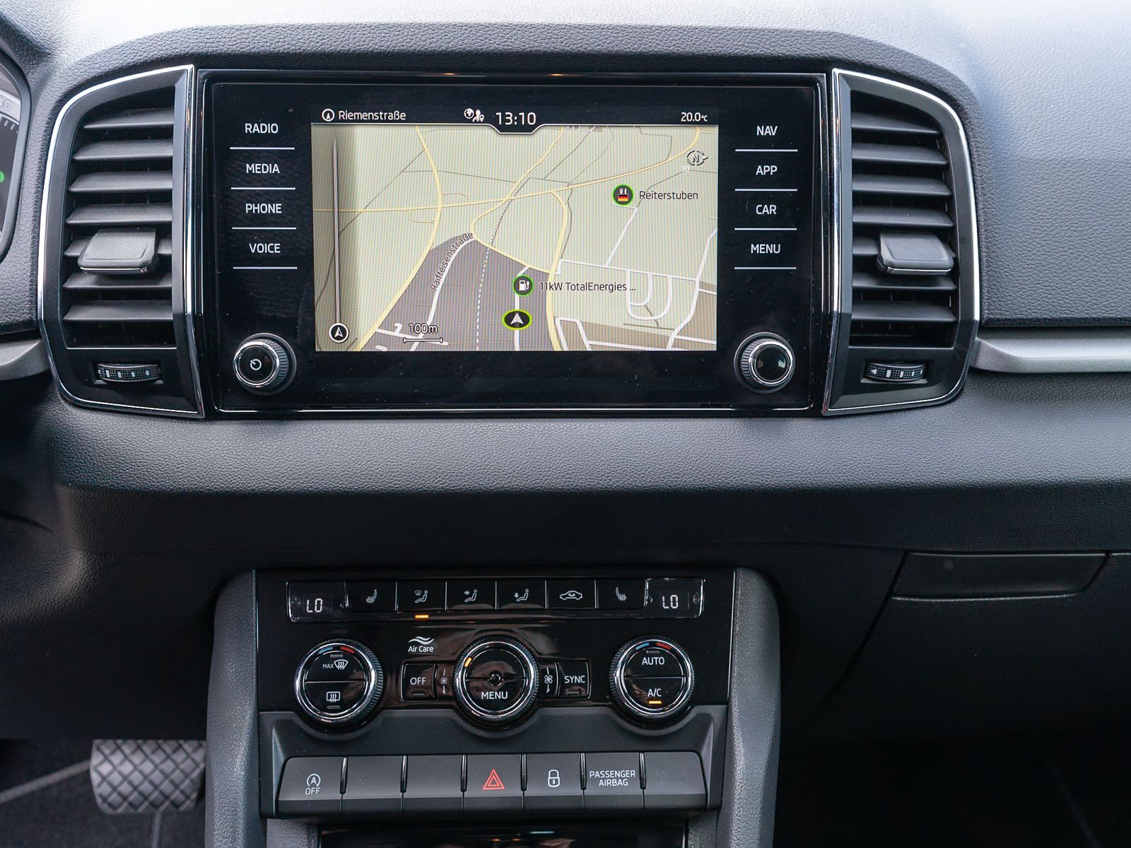 Fahrzeugabbildung SKODA Karoq Ambition 4x4 2,0 TDI DSG LED NAVI ACC SHZ