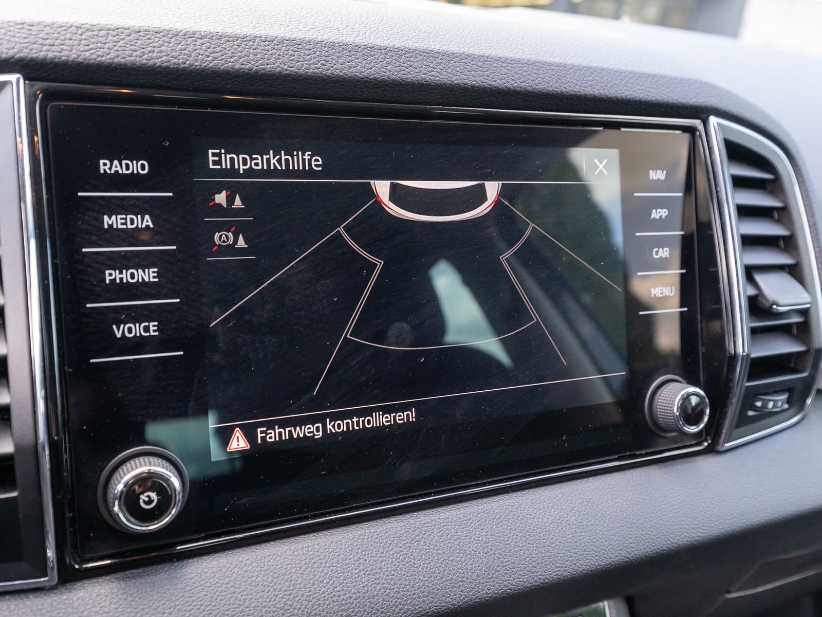Fahrzeugabbildung SKODA Karoq Ambition 4x4 2,0 TDI DSG LED NAVI ACC SHZ